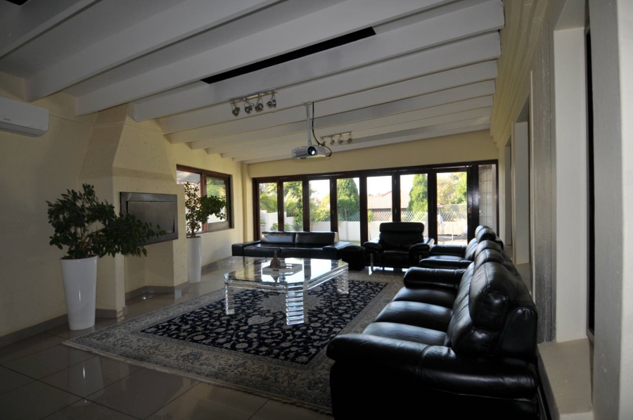 5 Bedroom Property for Sale in Moreleta Park Gauteng