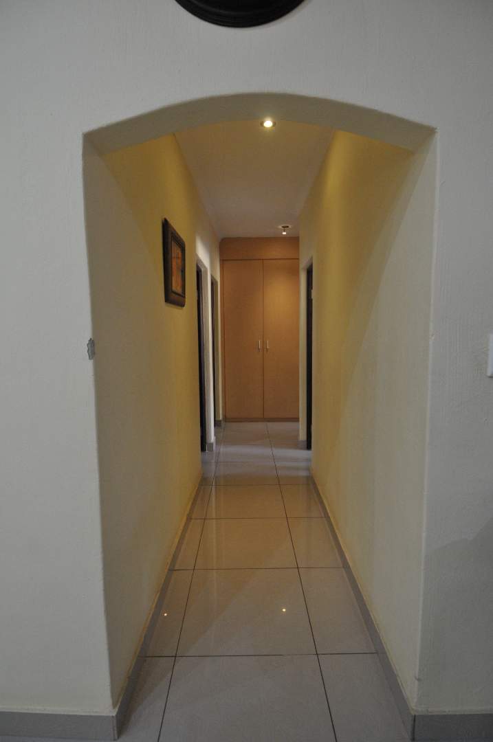 5 Bedroom Property for Sale in Moreleta Park Gauteng