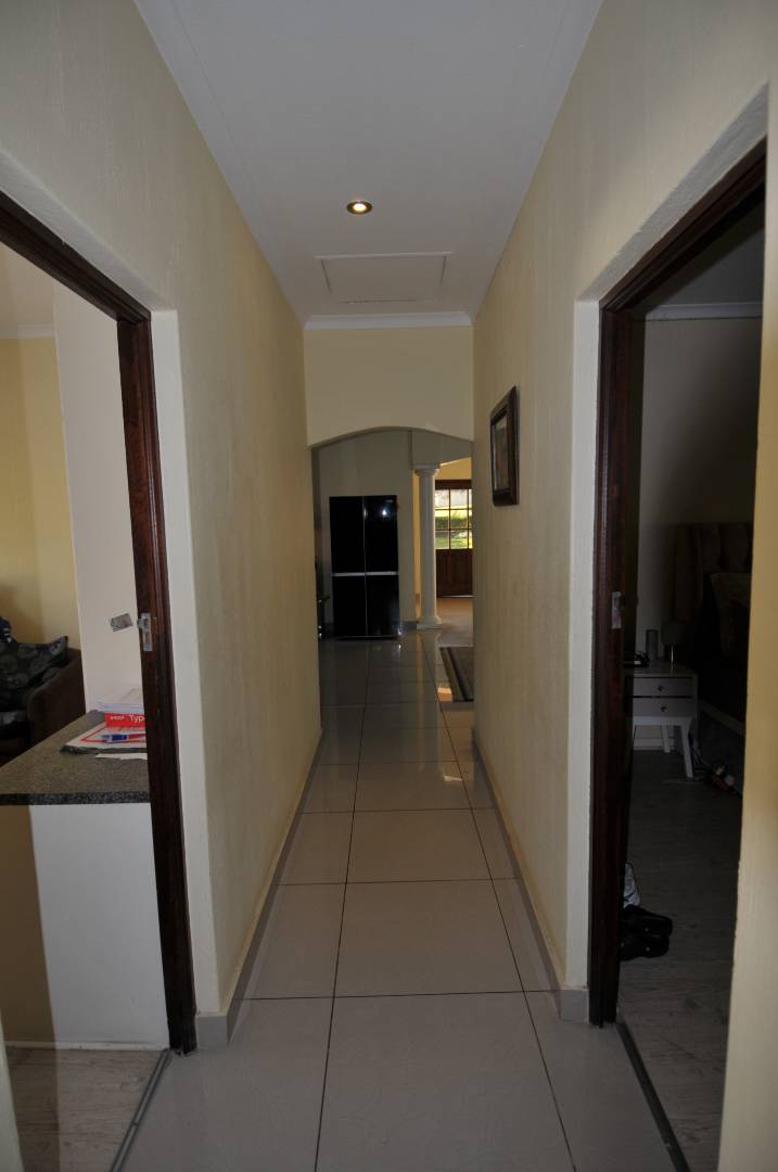 5 Bedroom Property for Sale in Moreleta Park Gauteng