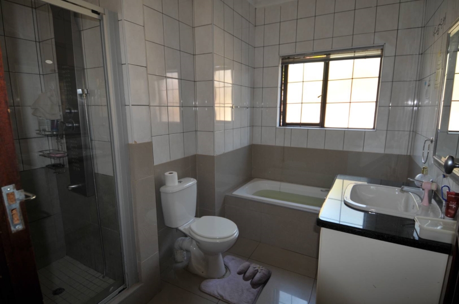 5 Bedroom Property for Sale in Moreleta Park Gauteng