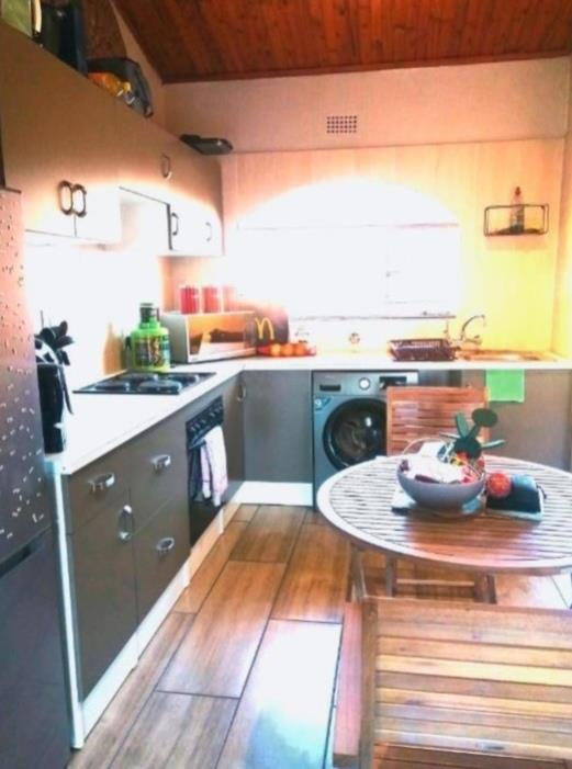 To Let 1 Bedroom Property for Rent in Corlett Gardens Gauteng
