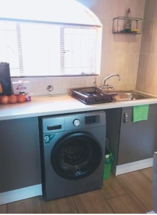 To Let 1 Bedroom Property for Rent in Corlett Gardens Gauteng