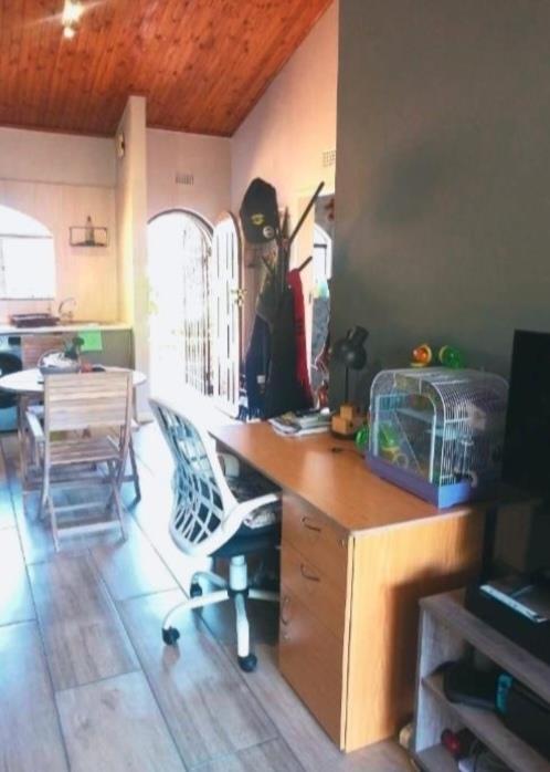 To Let 1 Bedroom Property for Rent in Corlett Gardens Gauteng