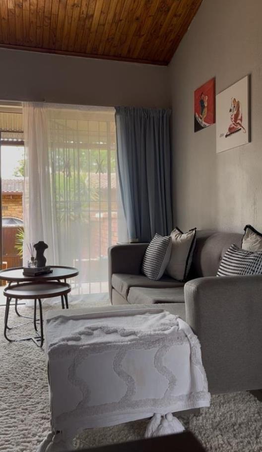 To Let 1 Bedroom Property for Rent in Corlett Gardens Gauteng