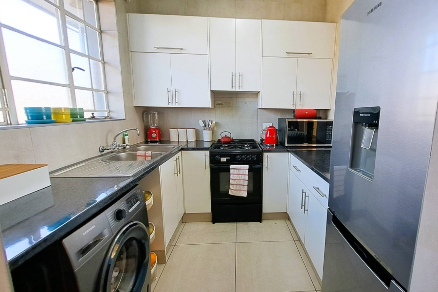 To Let 2 Bedroom Property for Rent in Illovo Gauteng