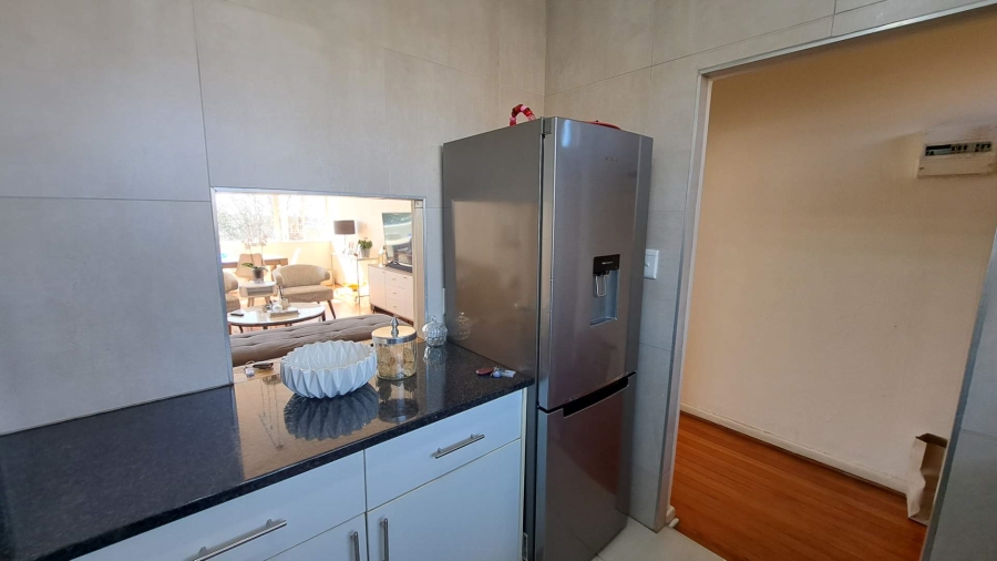 To Let 2 Bedroom Property for Rent in Illovo Gauteng
