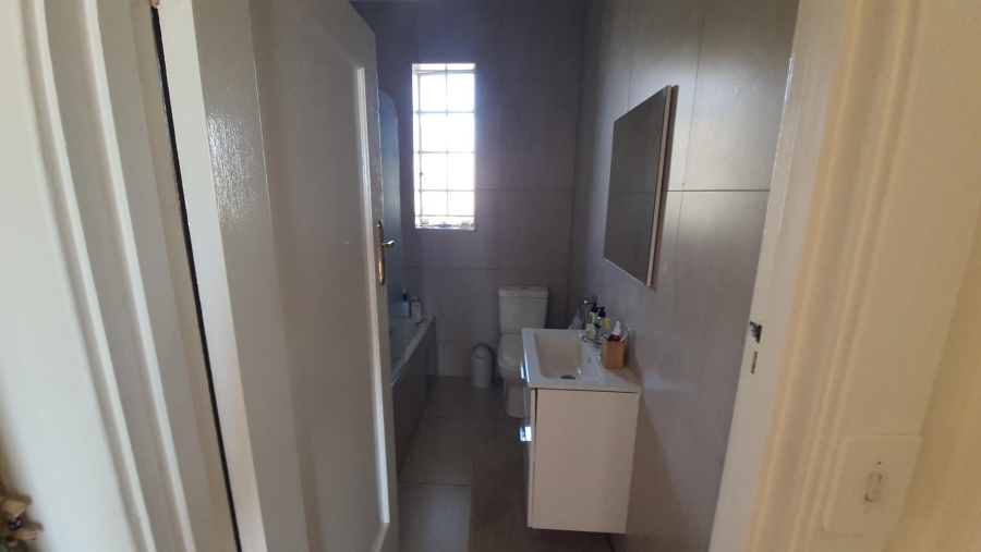 To Let 2 Bedroom Property for Rent in Illovo Gauteng