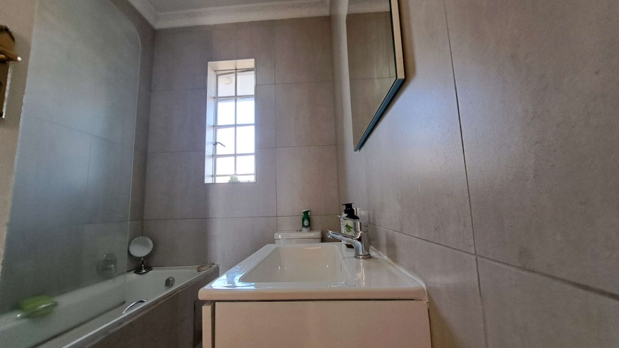To Let 2 Bedroom Property for Rent in Illovo Gauteng