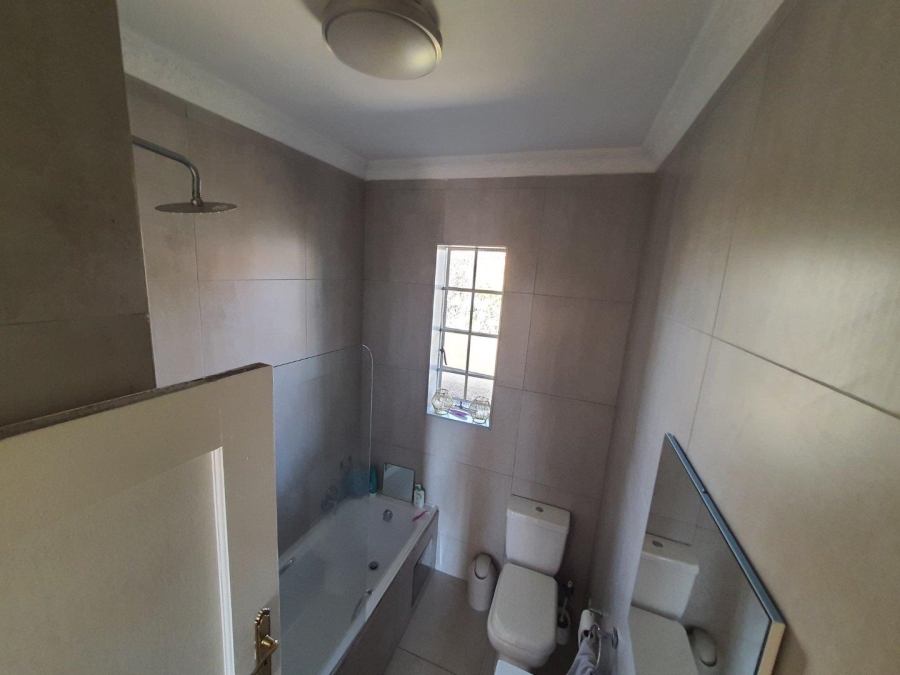 To Let 2 Bedroom Property for Rent in Illovo Gauteng