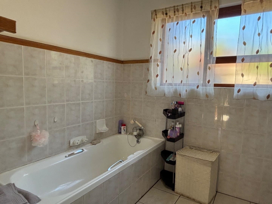 To Let 3 Bedroom Property for Rent in Faerie Glen Gauteng