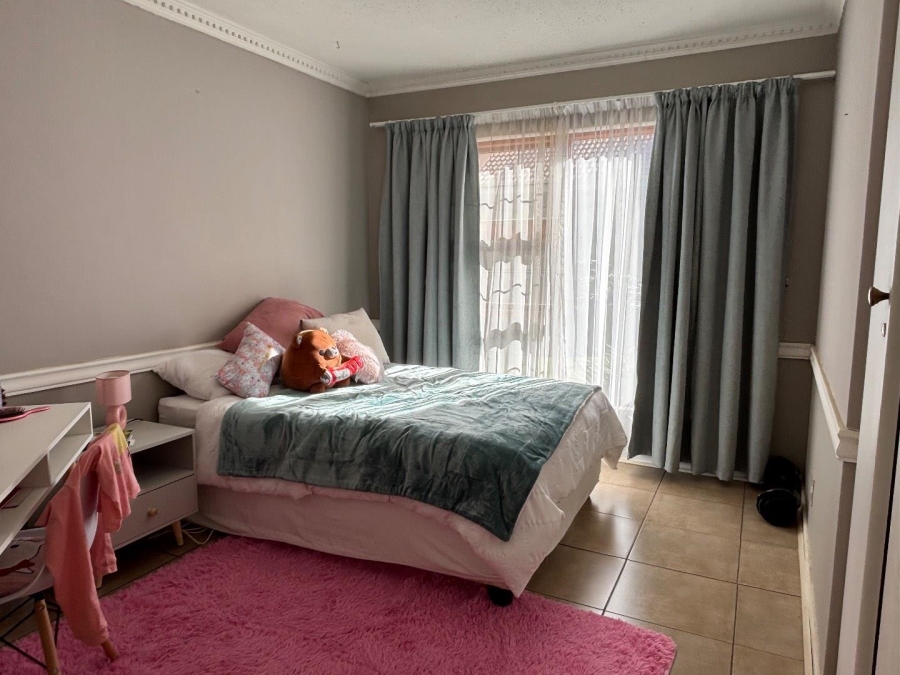 To Let 3 Bedroom Property for Rent in Faerie Glen Gauteng