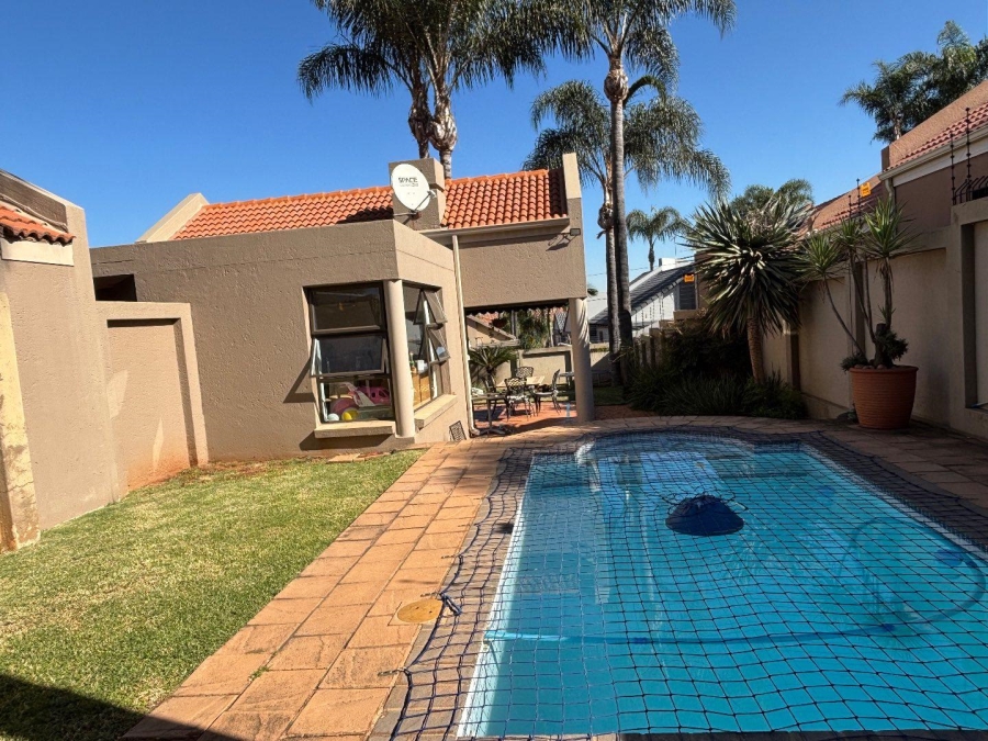 To Let 3 Bedroom Property for Rent in Faerie Glen Gauteng