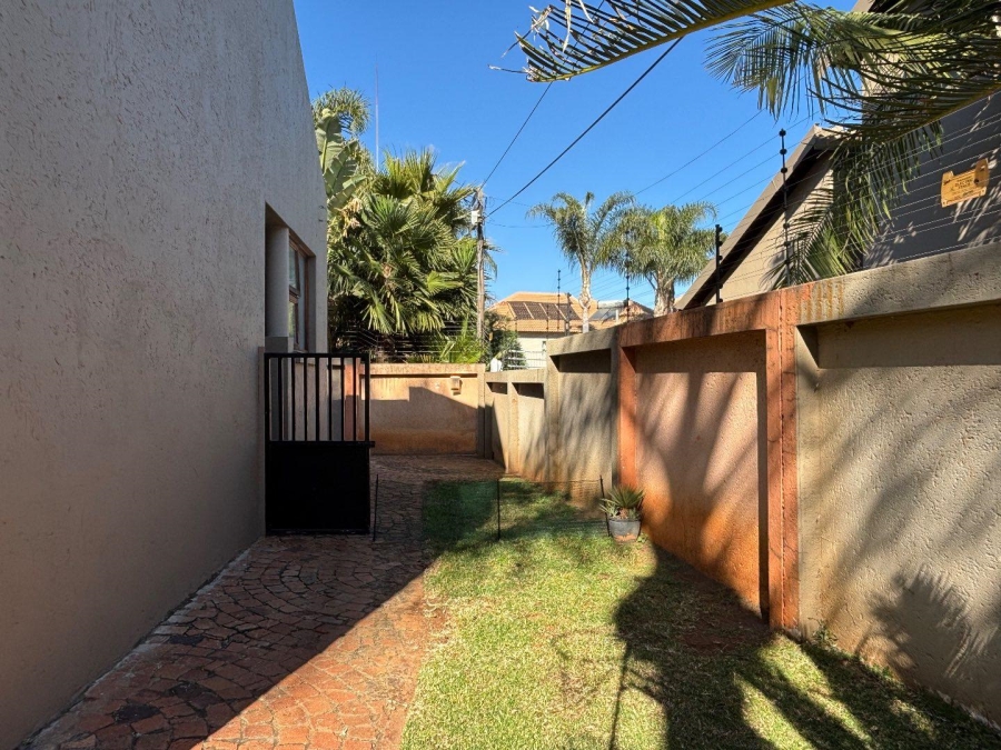 To Let 3 Bedroom Property for Rent in Faerie Glen Gauteng