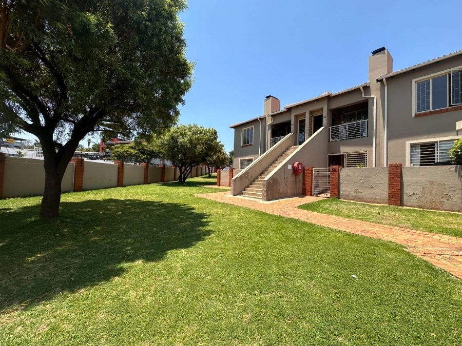 To Let 2 Bedroom Property for Rent in Florida North Gauteng