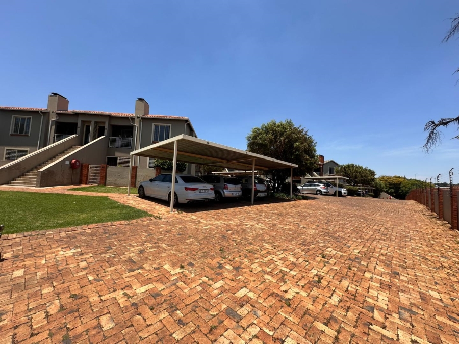 To Let 2 Bedroom Property for Rent in Florida North Gauteng