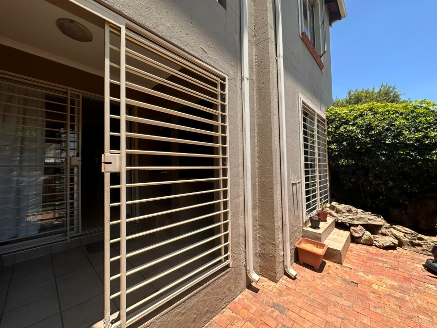 To Let 2 Bedroom Property for Rent in Florida North Gauteng