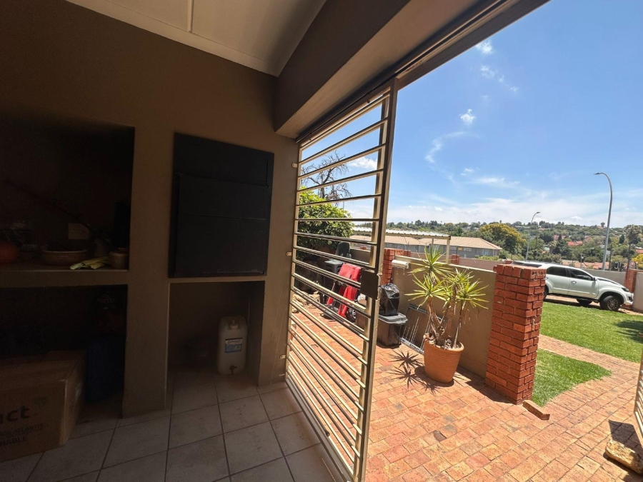 To Let 2 Bedroom Property for Rent in Florida North Gauteng