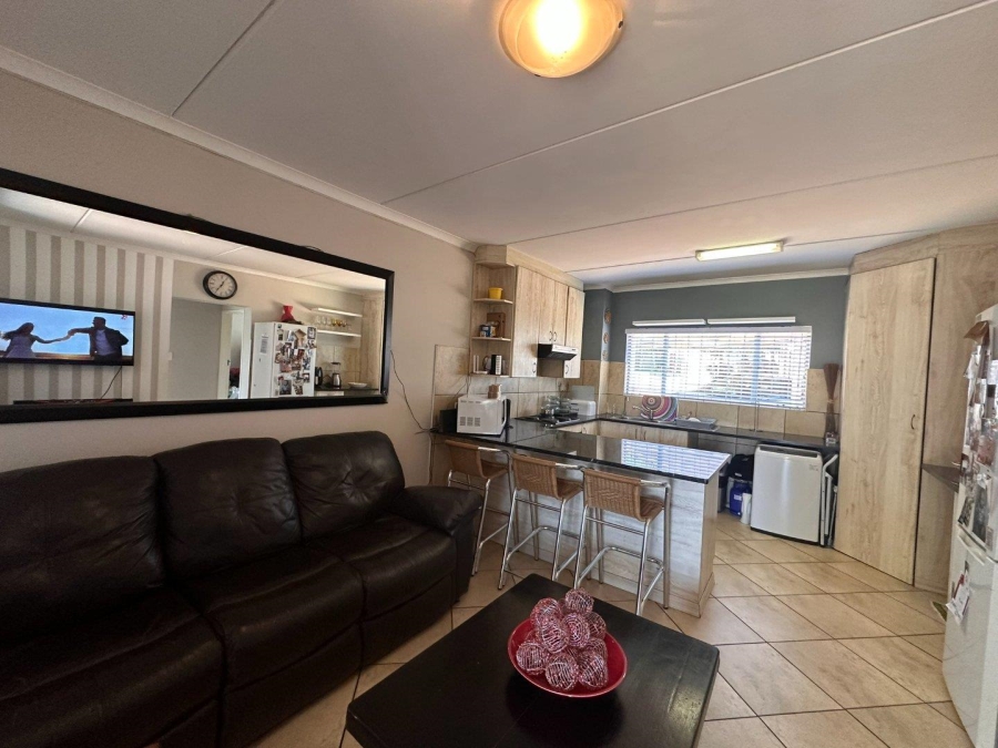 To Let 2 Bedroom Property for Rent in Florida North Gauteng