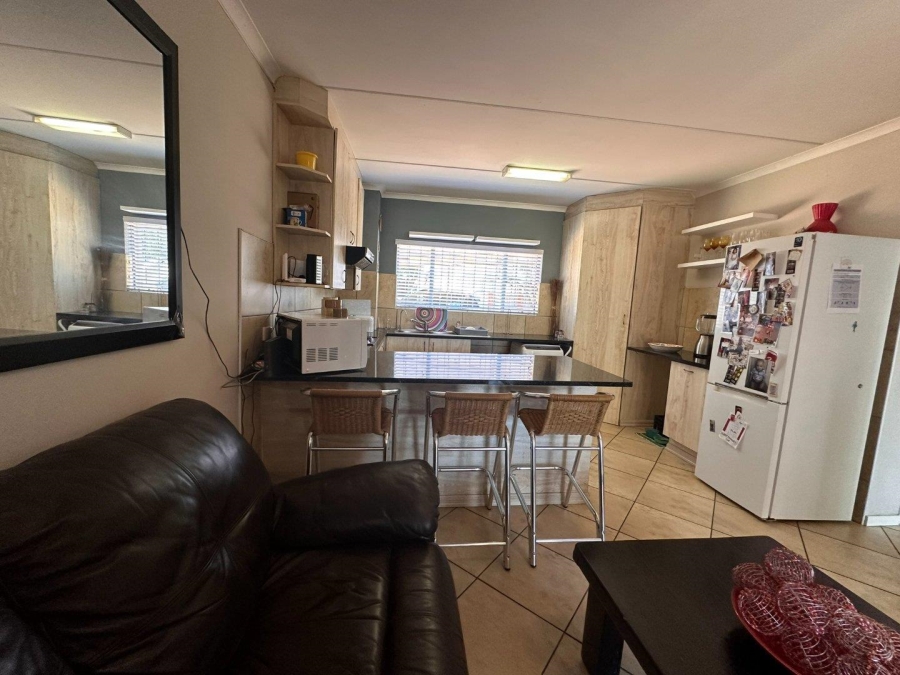 To Let 2 Bedroom Property for Rent in Florida North Gauteng