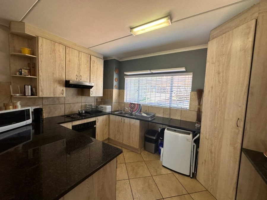 To Let 2 Bedroom Property for Rent in Florida North Gauteng