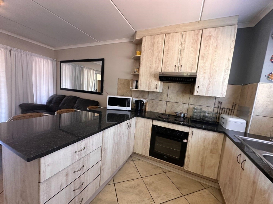 To Let 2 Bedroom Property for Rent in Florida North Gauteng