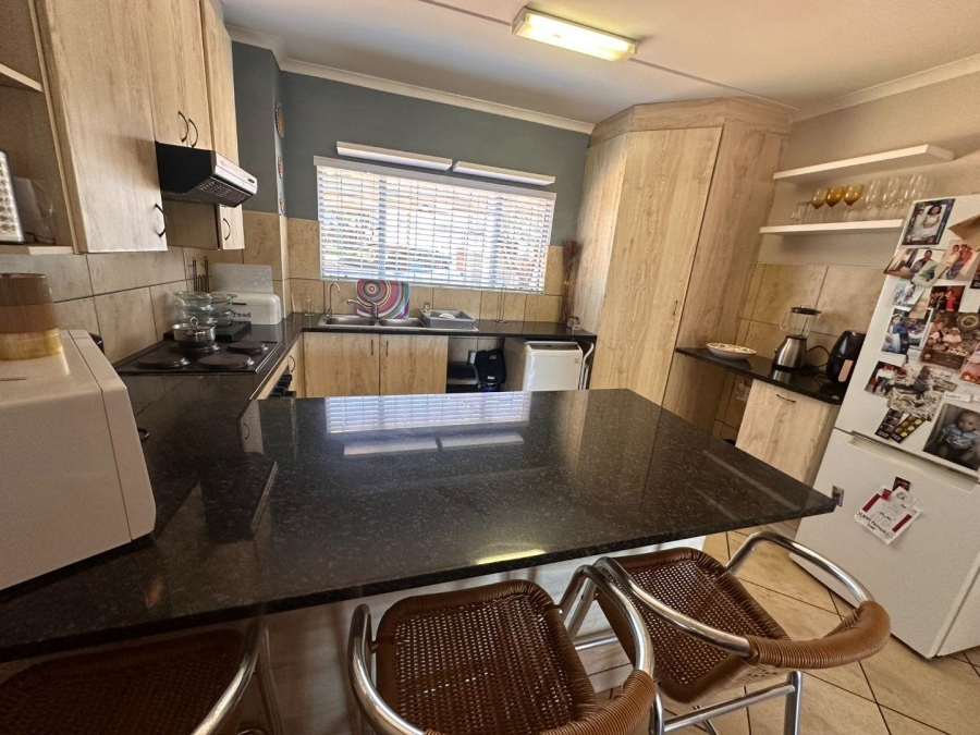 To Let 2 Bedroom Property for Rent in Florida North Gauteng