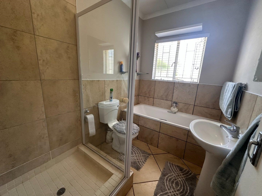 To Let 2 Bedroom Property for Rent in Florida North Gauteng