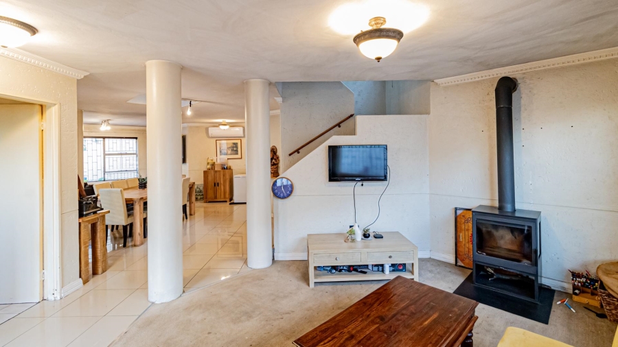 4 Bedroom Property for Sale in Corlett Gardens Gauteng