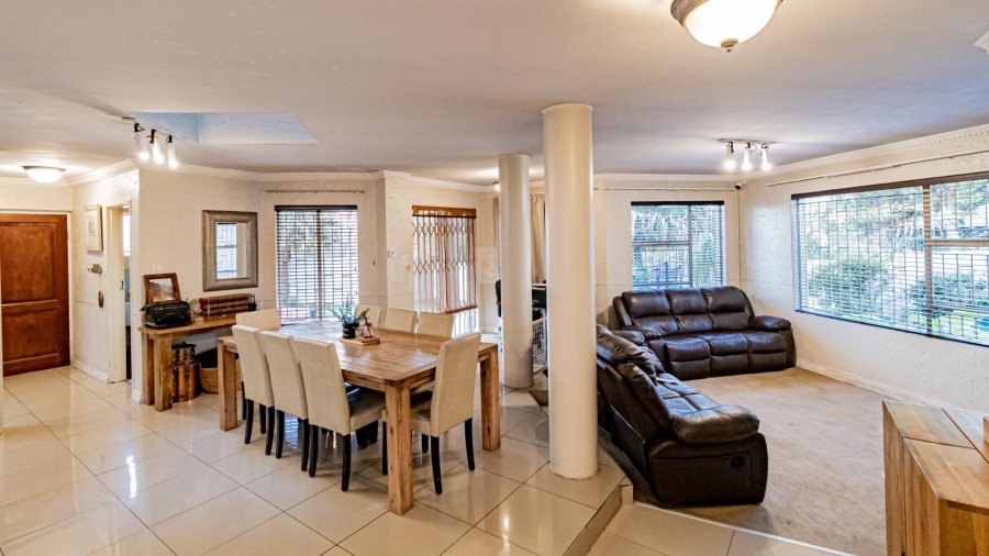 4 Bedroom Property for Sale in Corlett Gardens Gauteng