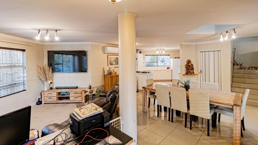 4 Bedroom Property for Sale in Corlett Gardens Gauteng