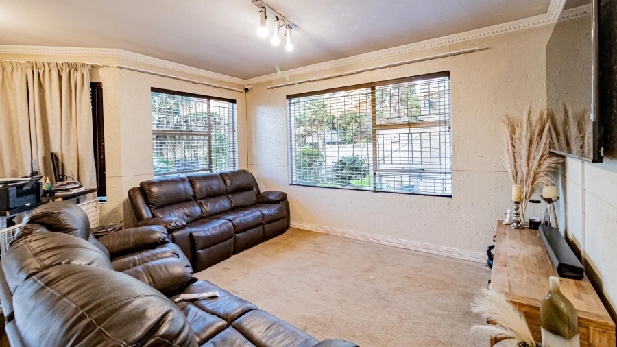 4 Bedroom Property for Sale in Corlett Gardens Gauteng