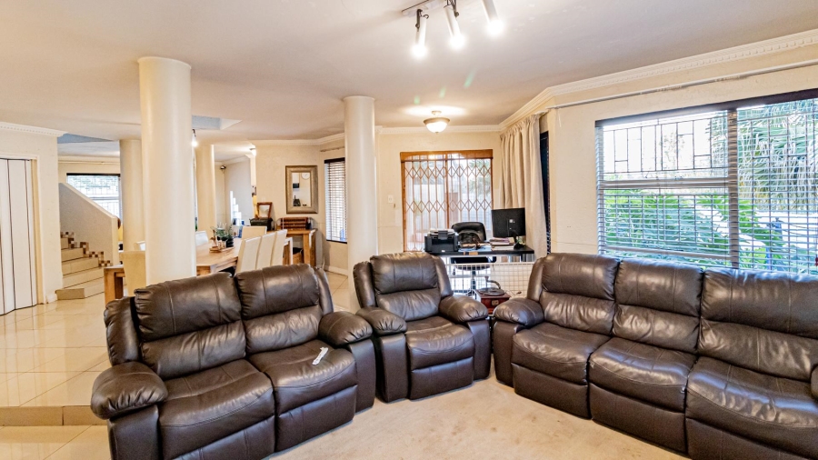 4 Bedroom Property for Sale in Corlett Gardens Gauteng