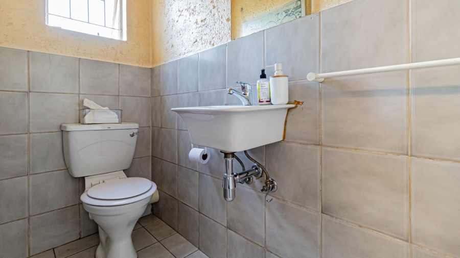 4 Bedroom Property for Sale in Corlett Gardens Gauteng