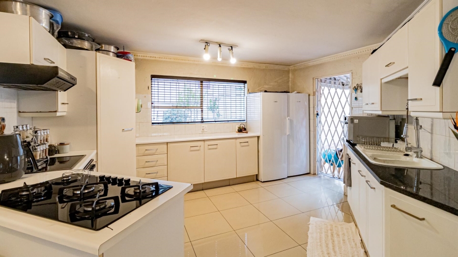 4 Bedroom Property for Sale in Corlett Gardens Gauteng