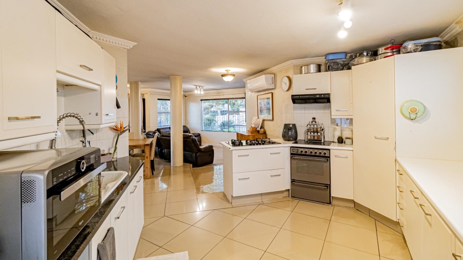 4 Bedroom Property for Sale in Corlett Gardens Gauteng