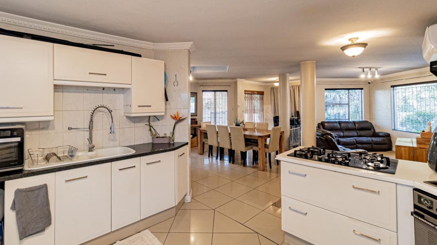 4 Bedroom Property for Sale in Corlett Gardens Gauteng