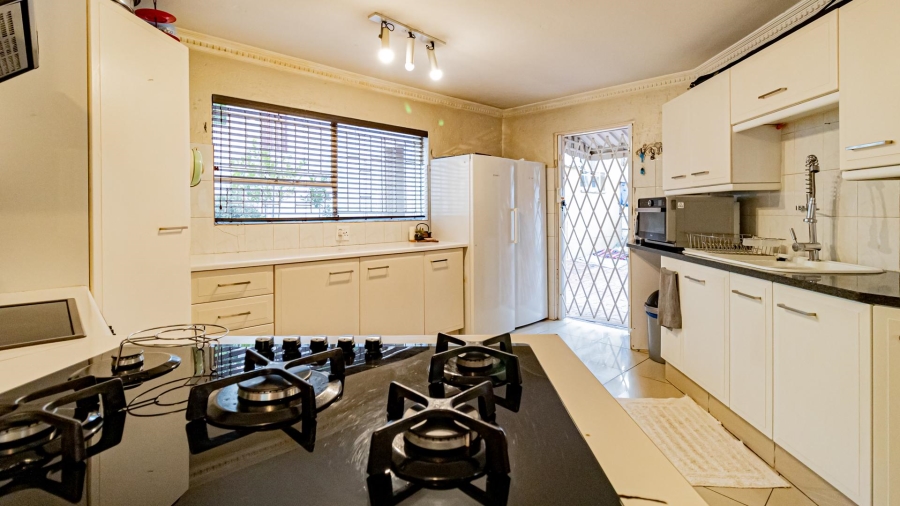 4 Bedroom Property for Sale in Corlett Gardens Gauteng