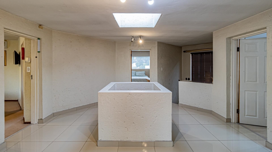 4 Bedroom Property for Sale in Corlett Gardens Gauteng