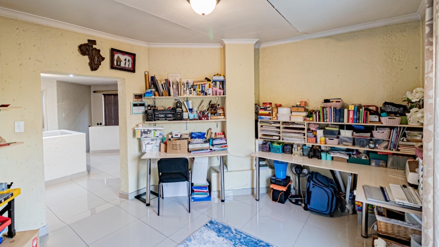 4 Bedroom Property for Sale in Corlett Gardens Gauteng