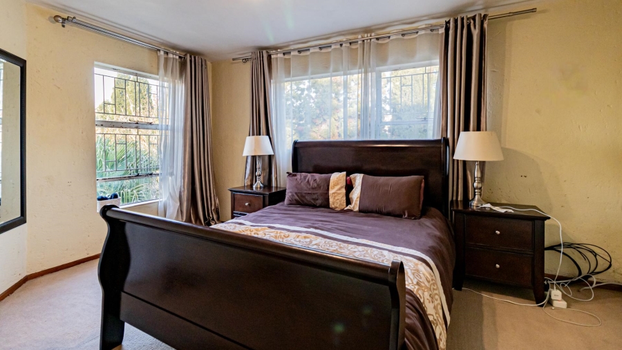 4 Bedroom Property for Sale in Corlett Gardens Gauteng