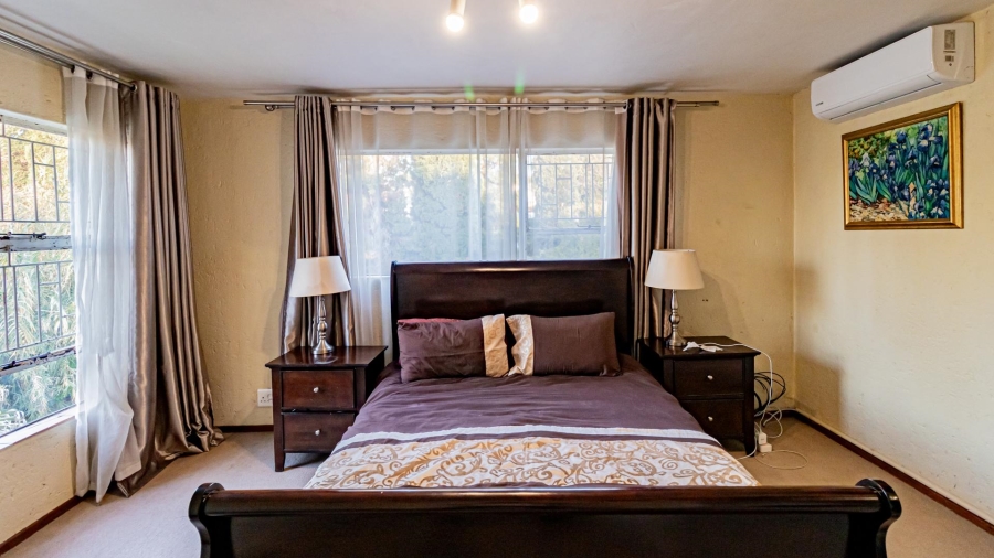 4 Bedroom Property for Sale in Corlett Gardens Gauteng