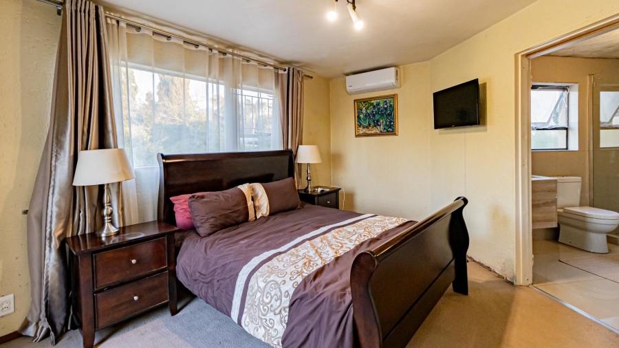 4 Bedroom Property for Sale in Corlett Gardens Gauteng
