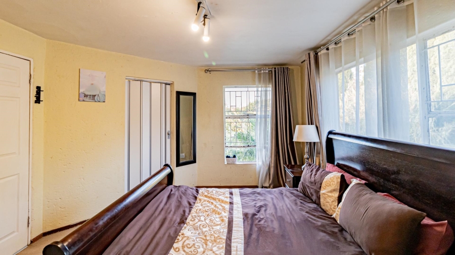 4 Bedroom Property for Sale in Corlett Gardens Gauteng