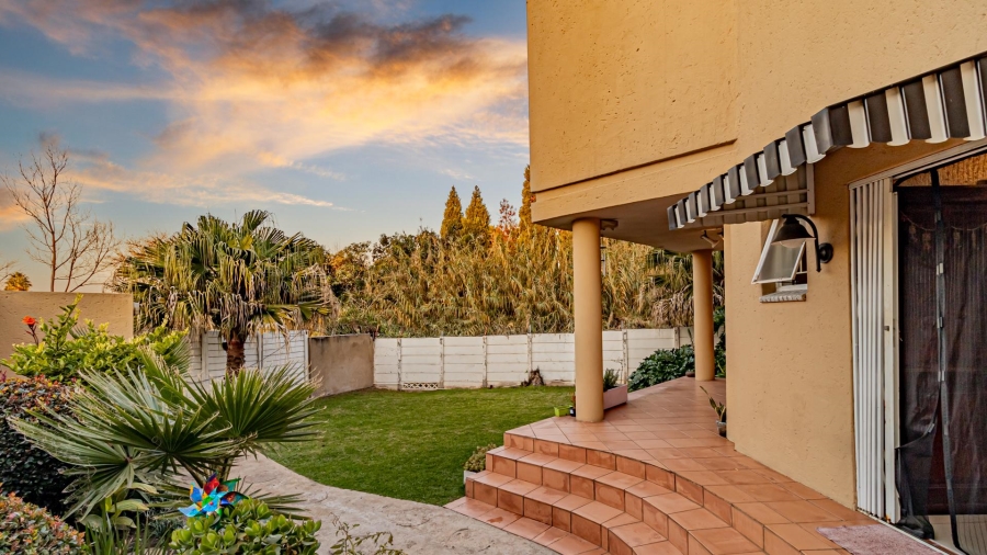 4 Bedroom Property for Sale in Corlett Gardens Gauteng