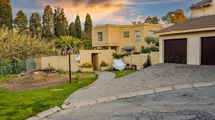 4 Bedroom Property for Sale in Corlett Gardens Gauteng