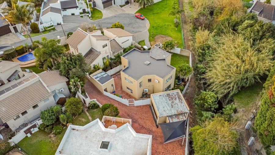 4 Bedroom Property for Sale in Corlett Gardens Gauteng