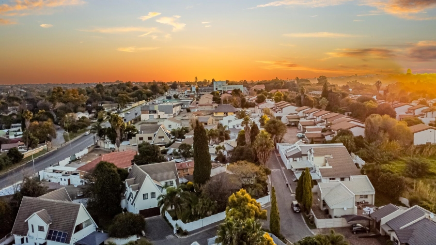4 Bedroom Property for Sale in Corlett Gardens Gauteng