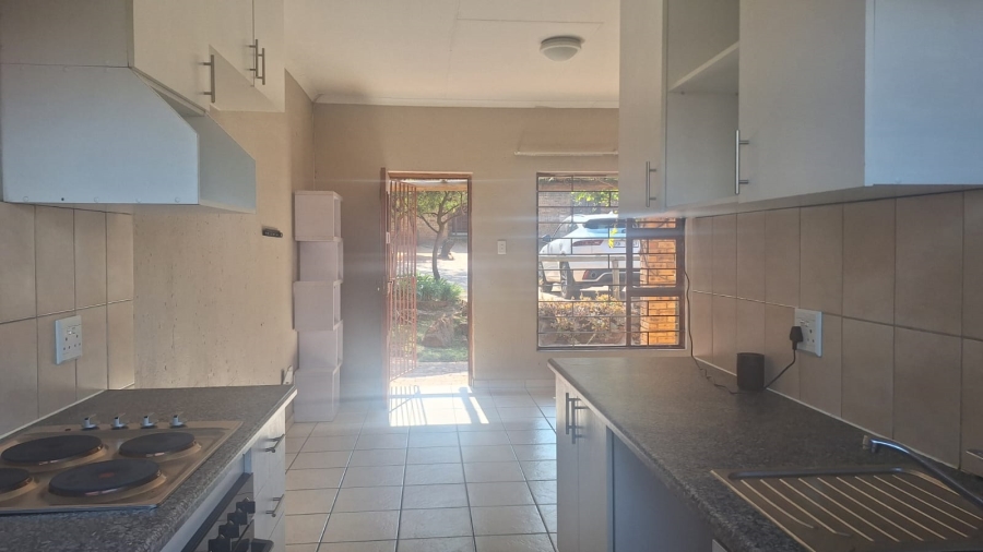 To Let 2 Bedroom Property for Rent in North Riding Gauteng