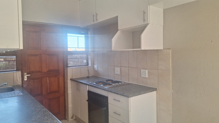 To Let 2 Bedroom Property for Rent in North Riding Gauteng