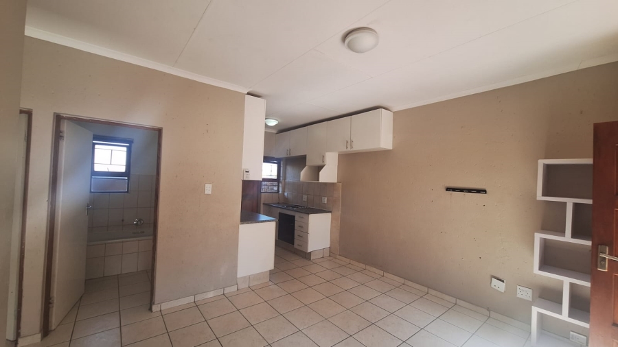 To Let 2 Bedroom Property for Rent in North Riding Gauteng